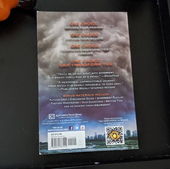 Divergent by Veronica Roth Paperback - Picture 2 of 4